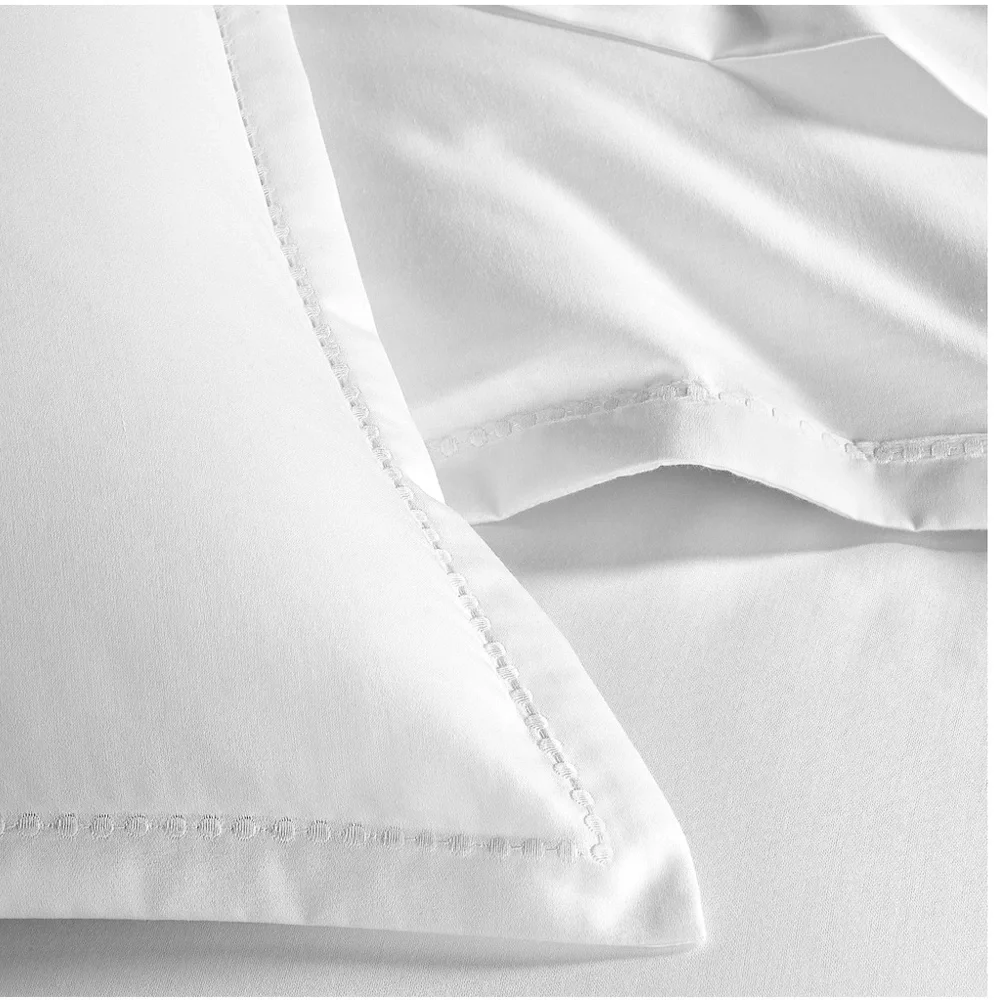 Bloomingdale’s Sky 500TC Duvet Cover Set in Twin white